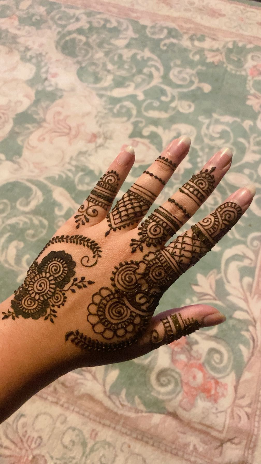 Eid Henna Artist - Parties & Group Mehndi Booking, £6.13/side