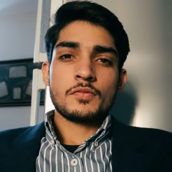 Zeeshan Khan 